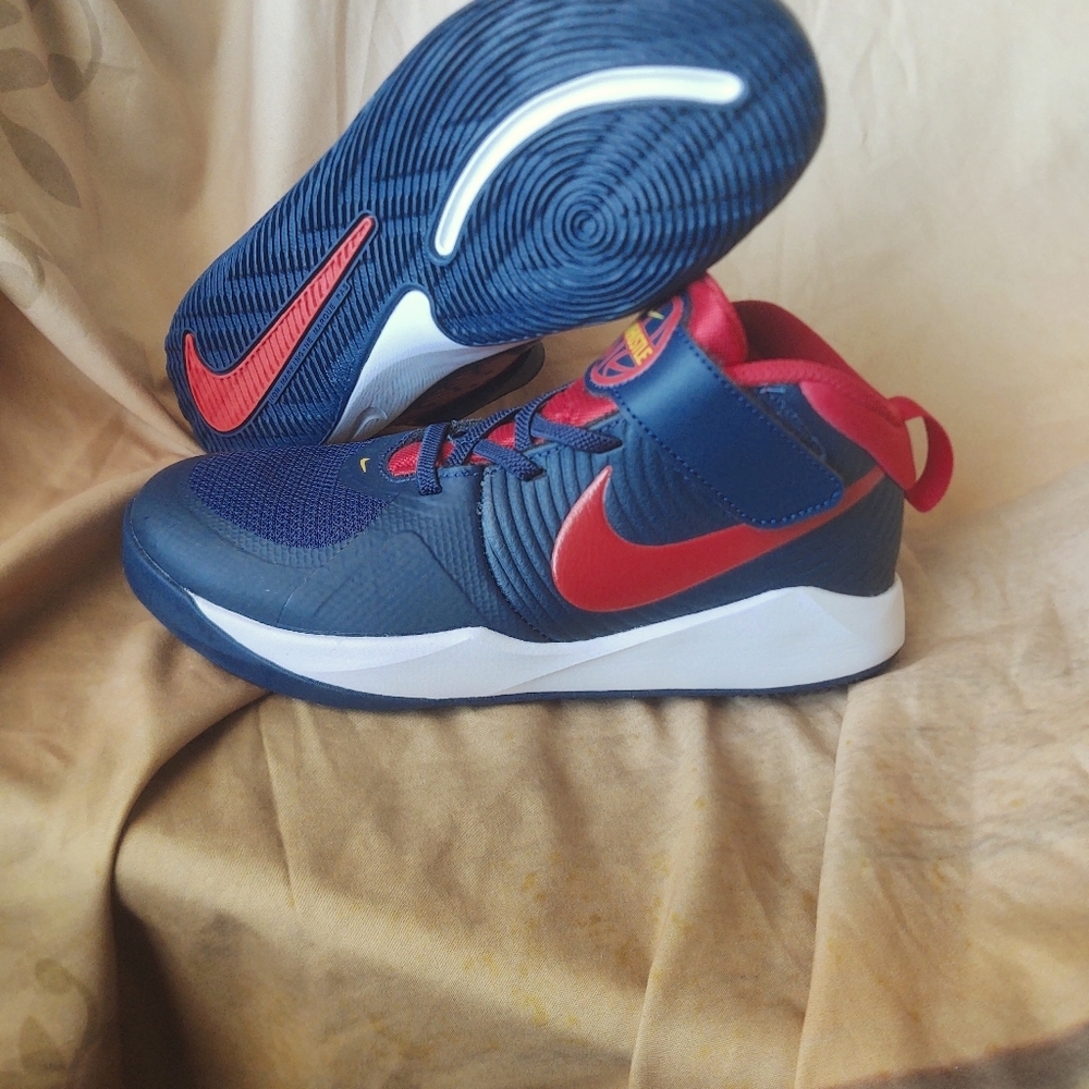 Boys size 3Y Nike